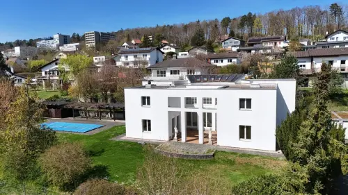 Située à Porrentruy villa d'architecte de 9 pièces à Porrentruy