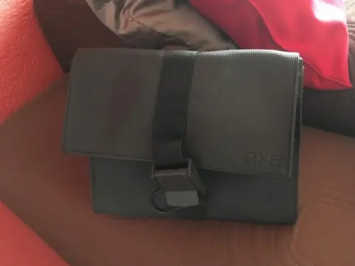 Trousse de toilettes - a donner à morges