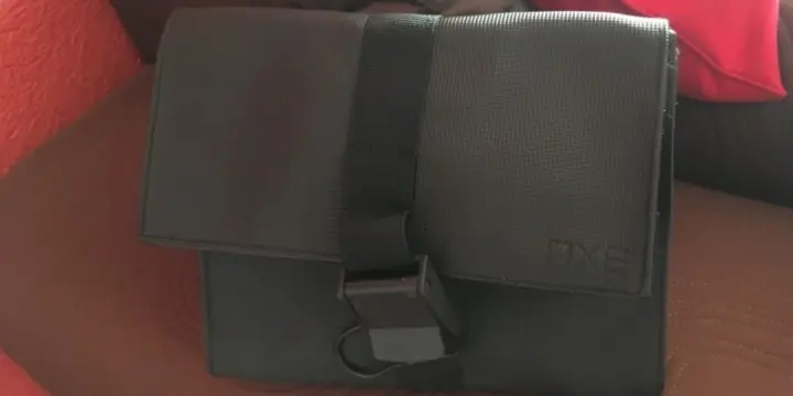 Trousse de toilettes - a donner