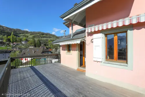 Grand Dupex Attique de 3,5 pièces dans maison villageoise
