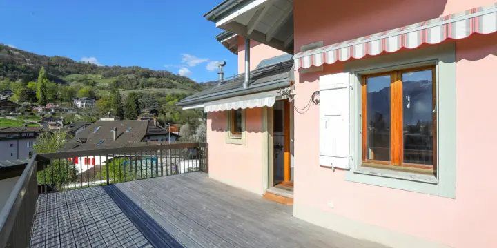 Grand Dupex Attique de 3,5 pièces dans maison villageoise