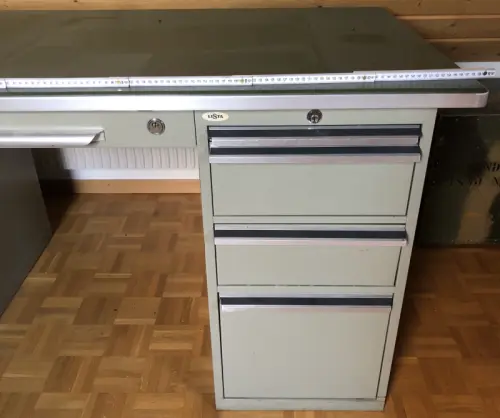 Bureau LISTA 160 x 80 x h80 à La Chaux-de-Fonds