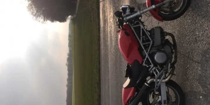Ducati Monster 620ie rouge