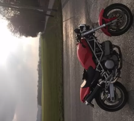 Ducati Monster 620ie rouge