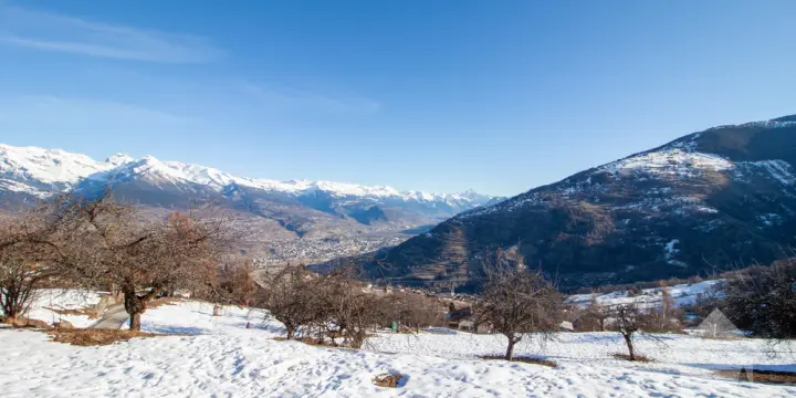 Superbe parcelle de 1'213 m2 à bâtir à 5 minutes des pistes