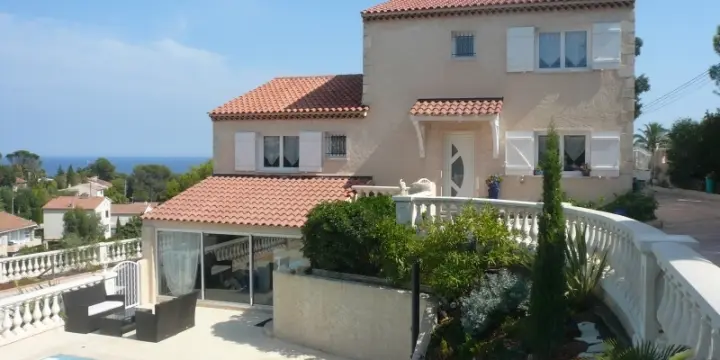 FRANCE VILLA EN BORD DE MER MEDITERRANEE