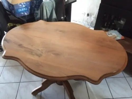 Une table Napoléon III à Bernex