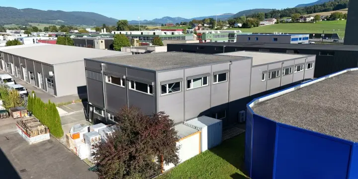 À vendre immeuble avec ateliers et bureaux à Delémont