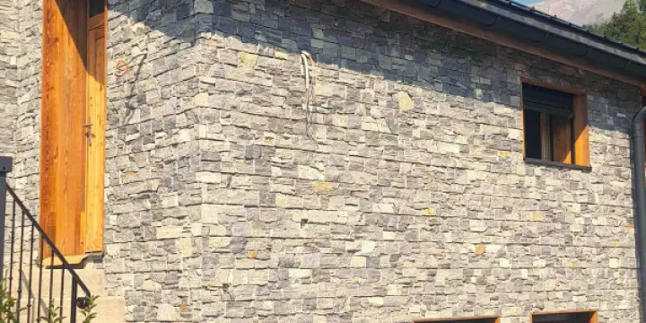 MAISON VILLAGEOISE NEUVE ÉCOLOGIQUE, JARDIN, CAVE, 2 PARKINGS
