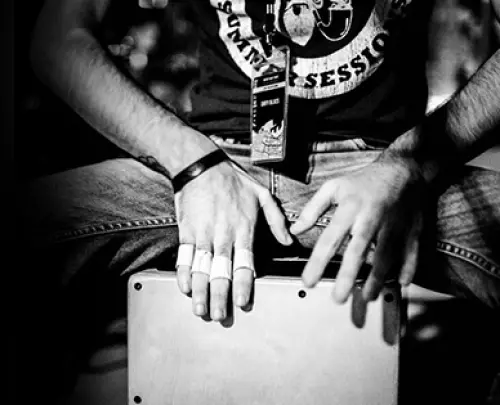 Beginner & Advanced Cajon Percussion Lessons à Lausanne
