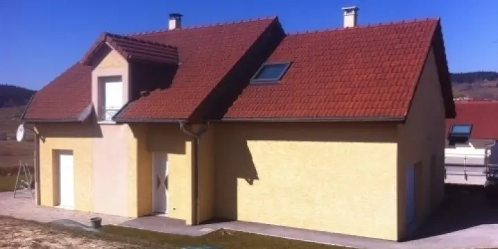 Maison récente proche frontière