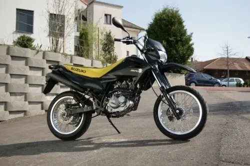 Suziki DR125SM K11 Supermoto à Misery_Courtion