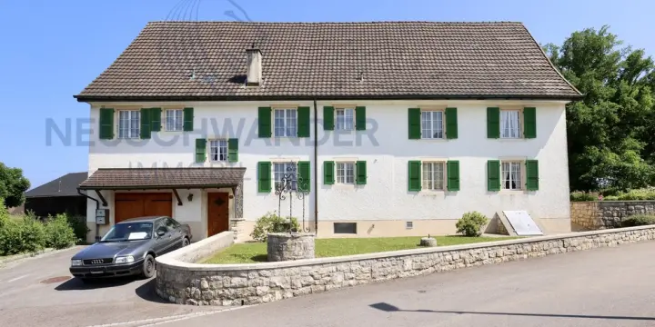 Cadre champêtre pour cette ferme rénovée avec plusieurs appartements