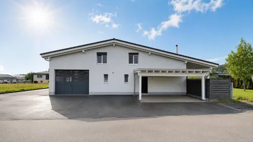 À vendre belle maison de 4 pièces avec grand garage/local à Cornol à Cornol