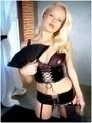 FEMME TRES CHAUDE à SUISSE