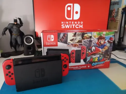 Nintendo Switch Super Mario Odyssey avec Joy-Con rouges à Fribourg