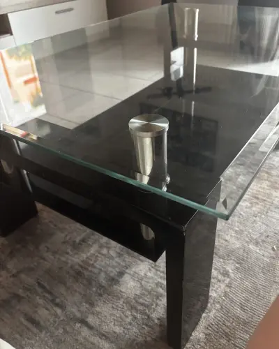 TABLE BASSE EN VERRE NOIR