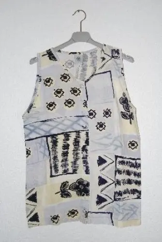 Top gris avec motifs sans manche à Vucherens