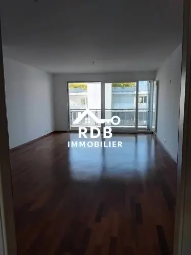 Appartement de 4 pièces au 6ème étage situé à Carouge 1227