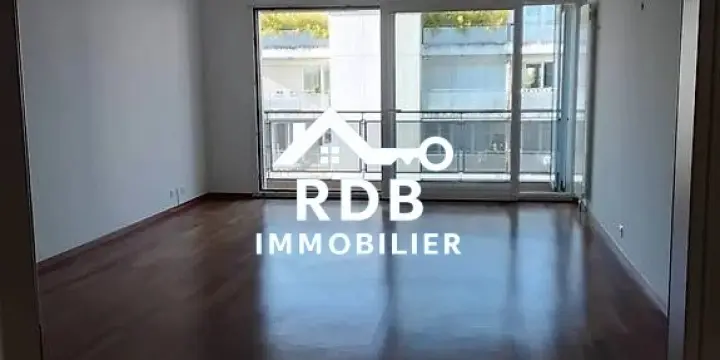 Appartement de 4 pièces au 6ème étage situé à Carouge 1227