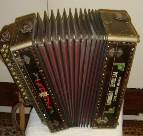 Accordéon ancien Arnoldo Bavelli Cremona à Steinsoultz