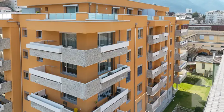 Appartement de ville de 2 pièces avec balcon dans un immeuble rénové