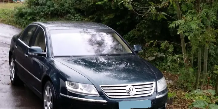 VW Phateon W12 6.0 L version courte