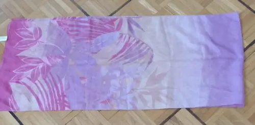 Foulard rose-violet pastel neuf à Moutier
