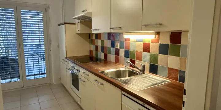 Proche de toutes les commodités et avec terrasse