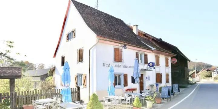 Domaine équestre avec hôtel-restaurant et appartement de fonction