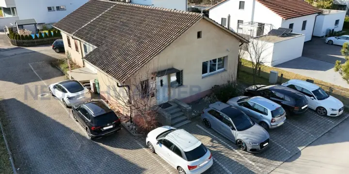 À transformer, maison idéalement située et centrée