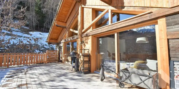 Magnifique chalet, spacieux, rénové avec un garage + terrasse