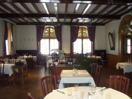 Hotel, Bar,Restaurant à Randan
