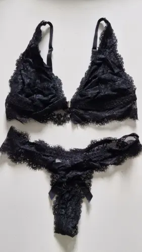 GRATUIT - Lingerie sexy dentelle noire à Vallorbe