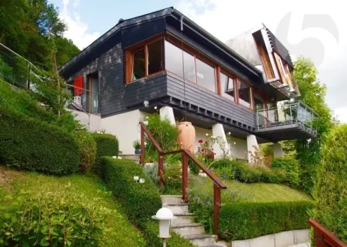 Maison très lumineuse avec vue imprenable sur le lac et les Alpes à Chardonne