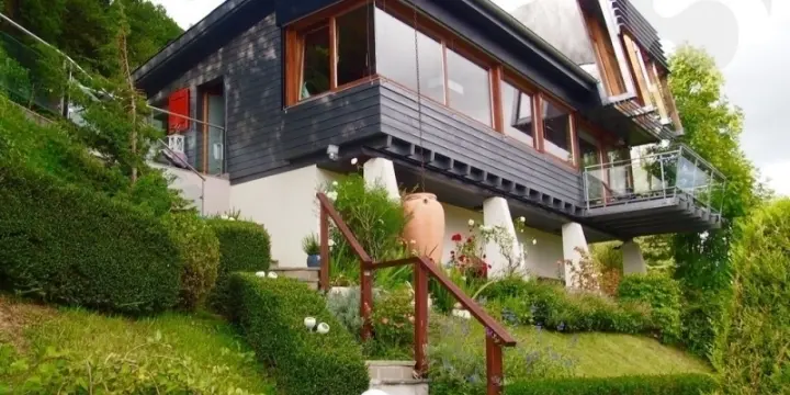 Maison très lumineuse avec vue imprenable sur le lac et les Alpes