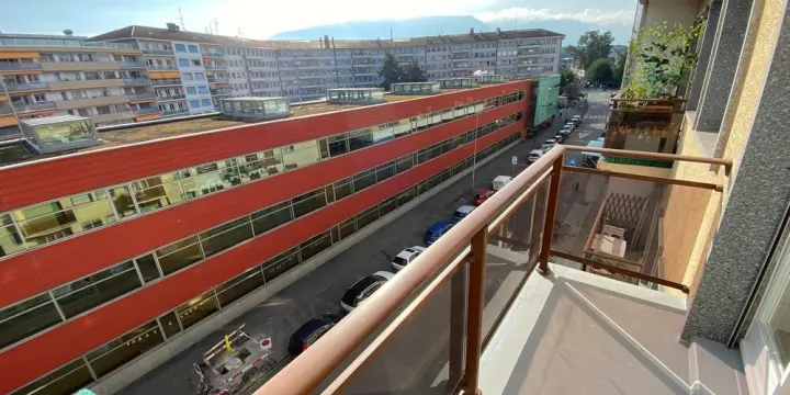 Bel appartement rénové de 3 pièces avec balcon à Carouge