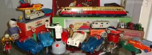 Je cherche des vieux jouets anciens, Dinky Toys et autres