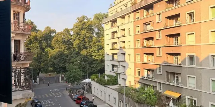 Bel appartement 3 pièces avec balcon proche du parc des Eaux-Vives