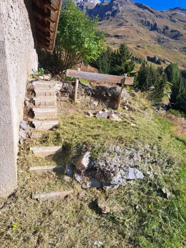Mayens renové, confort simple, Valais central, vue à Sion