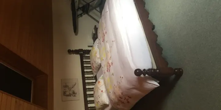 Cadre de lit et ses deux tables de nuit