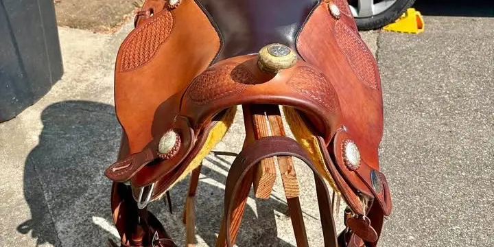 Hochwertiger Deuber Pony Special Westernsattel und Reitausrüstung