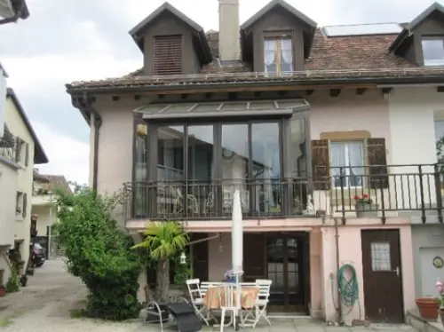 Appartement dans maison de village à begnins
