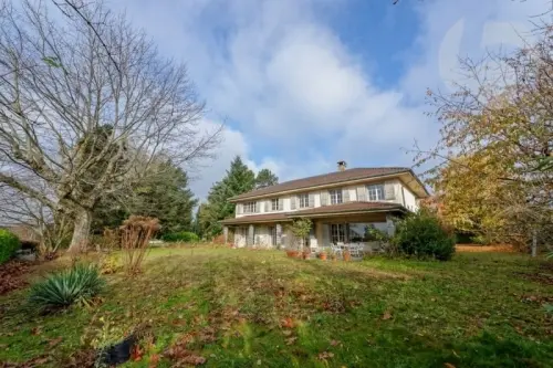 Spacieuse propriété de style avec grands espaces à vivre à Le Mont-sur-Lausanne