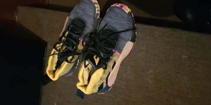 Adidas Dame 5 taille 42