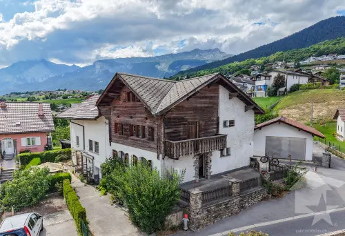 Maison villageoise avec grange attenante et garages à Savièse