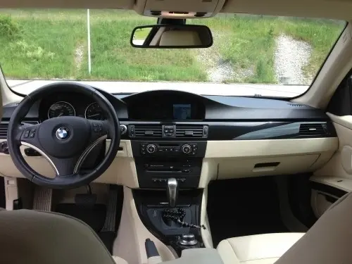 BMW 325i à Moutier