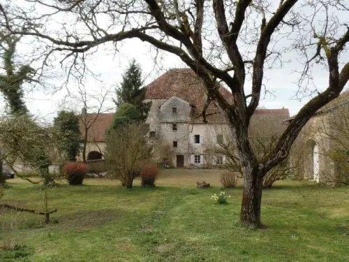 Vends vaste demeure et ses dépendances à Venère