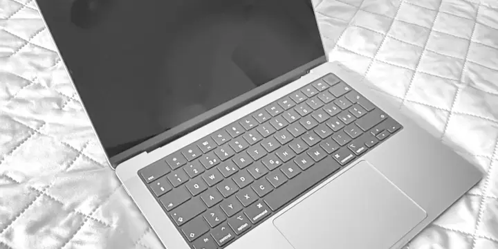 MacBook Pro 13" M1 - 16 Go RAM - 512 Go SSD - État comme neuf