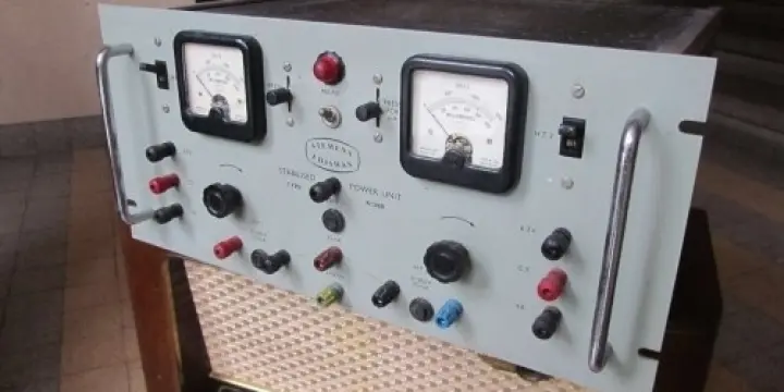 Alimentation de laboratoire 300V